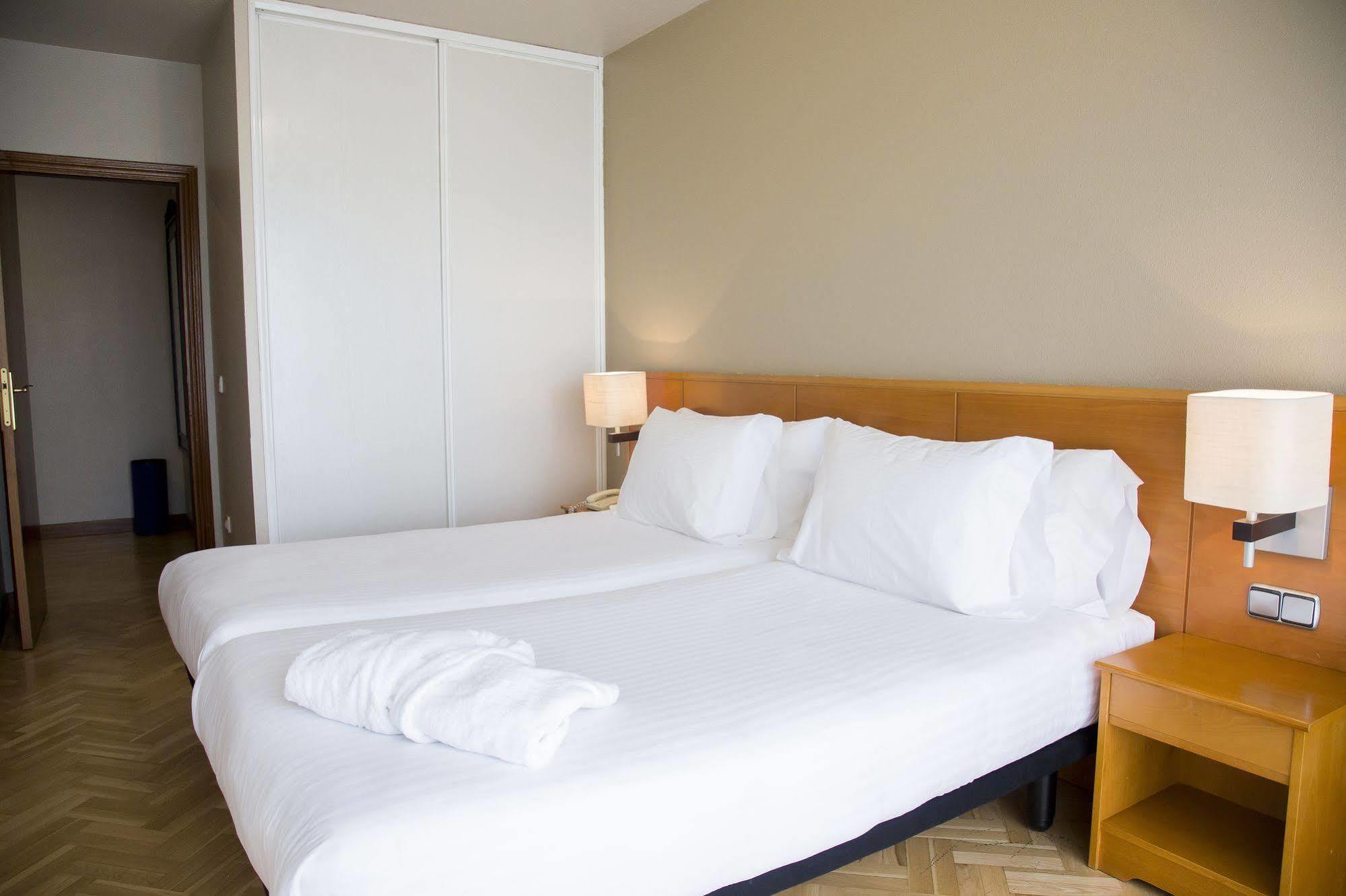 Suites Sercotel Mirasierra Pamplona Ngoại thất bức ảnh