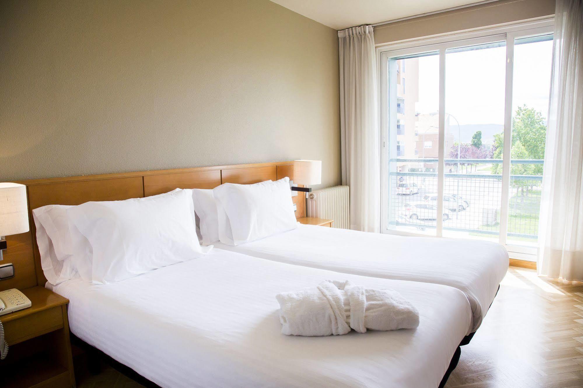 Suites Sercotel Mirasierra Pamplona Ngoại thất bức ảnh